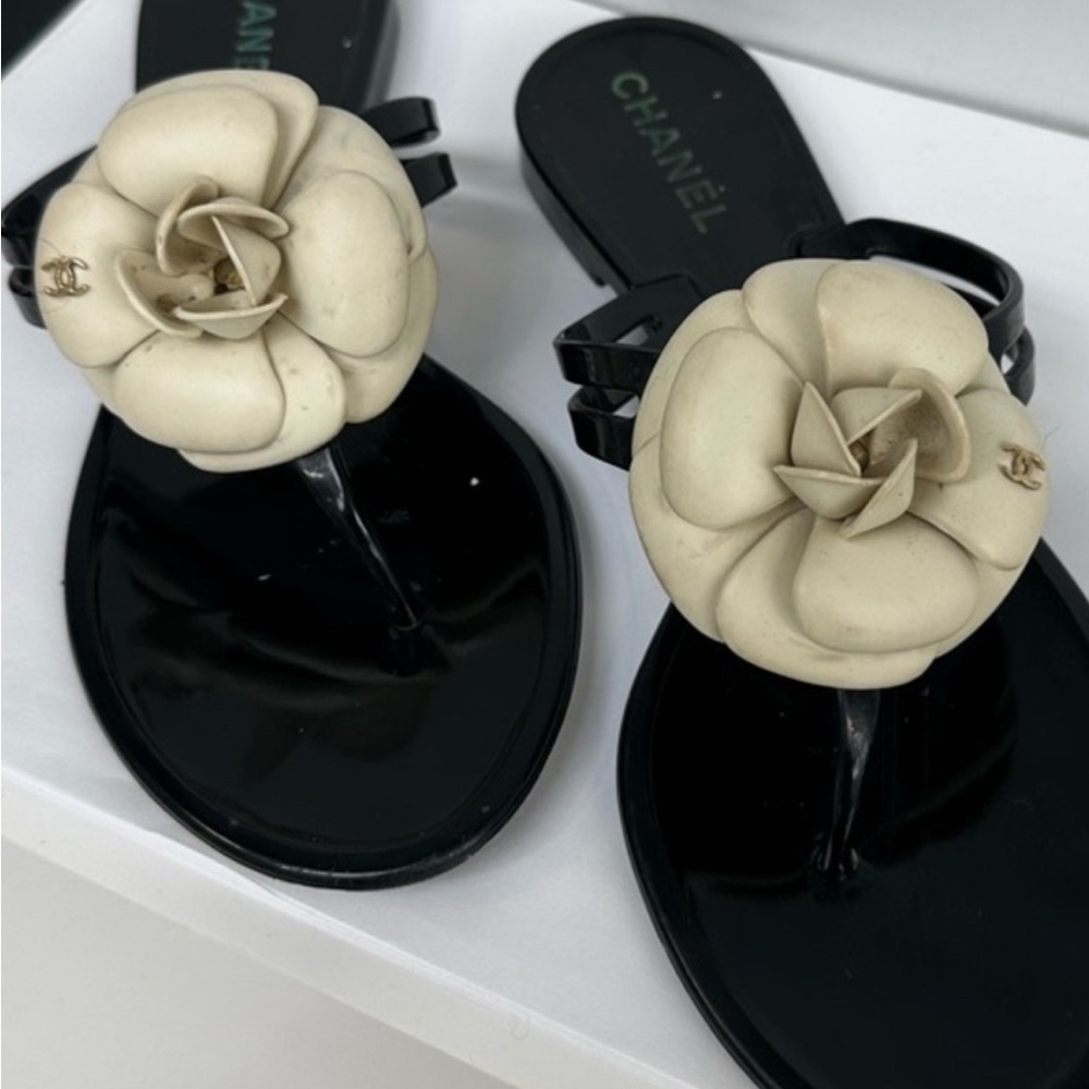 CHANEL Black Sandals with Cream Floral Accent